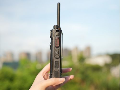 遨游M6 Pro雙模智能DMR對講機(jī) AI降噪與北斗定位的通信革命